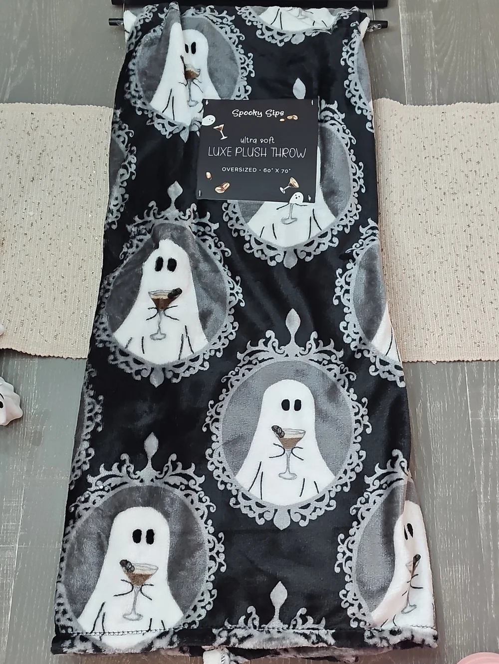 NWT! Spooky Sips Luxe Plush Halloween Framed Martini Ghost Blanket 60